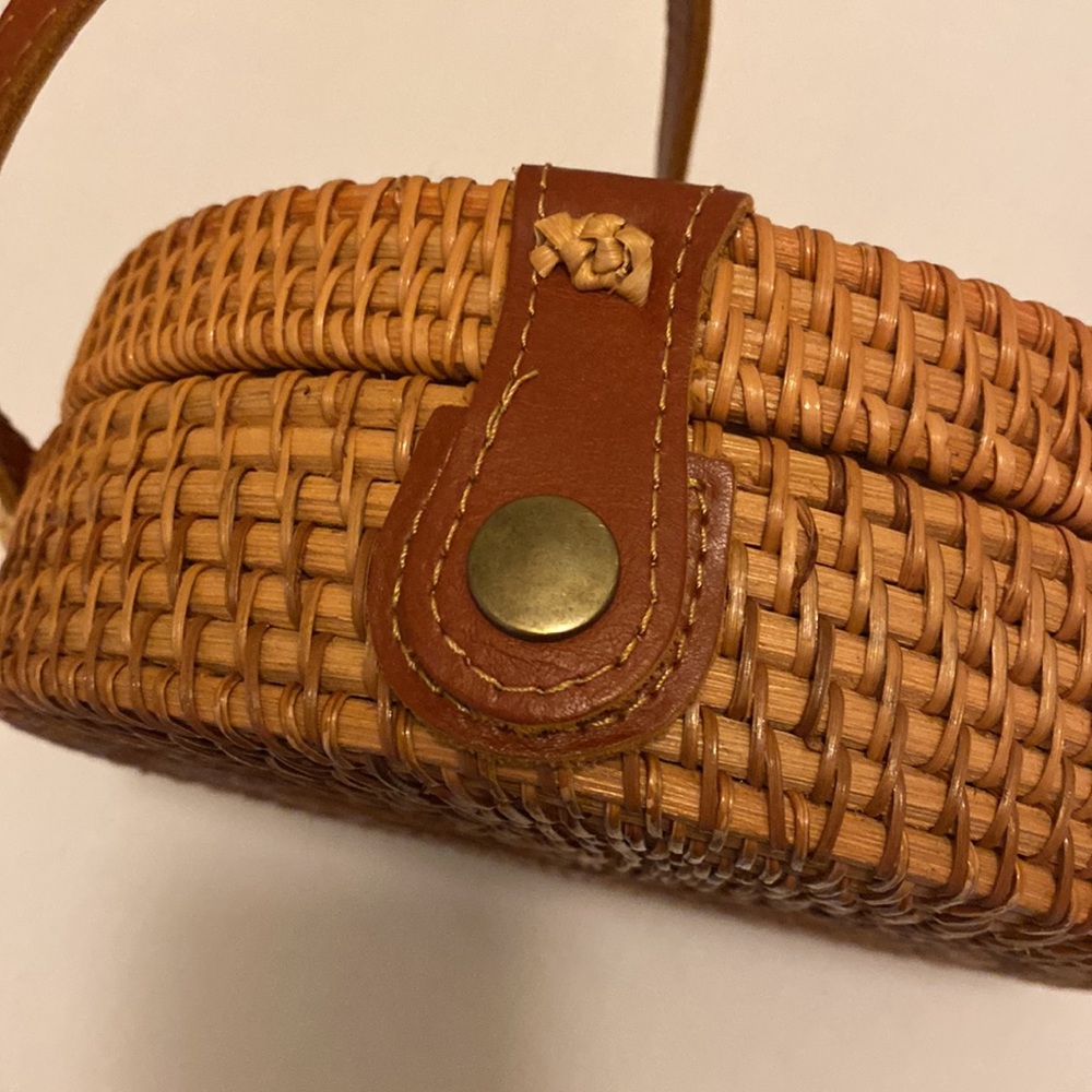 Round Rattan Crossbody - Picture 5 of 8